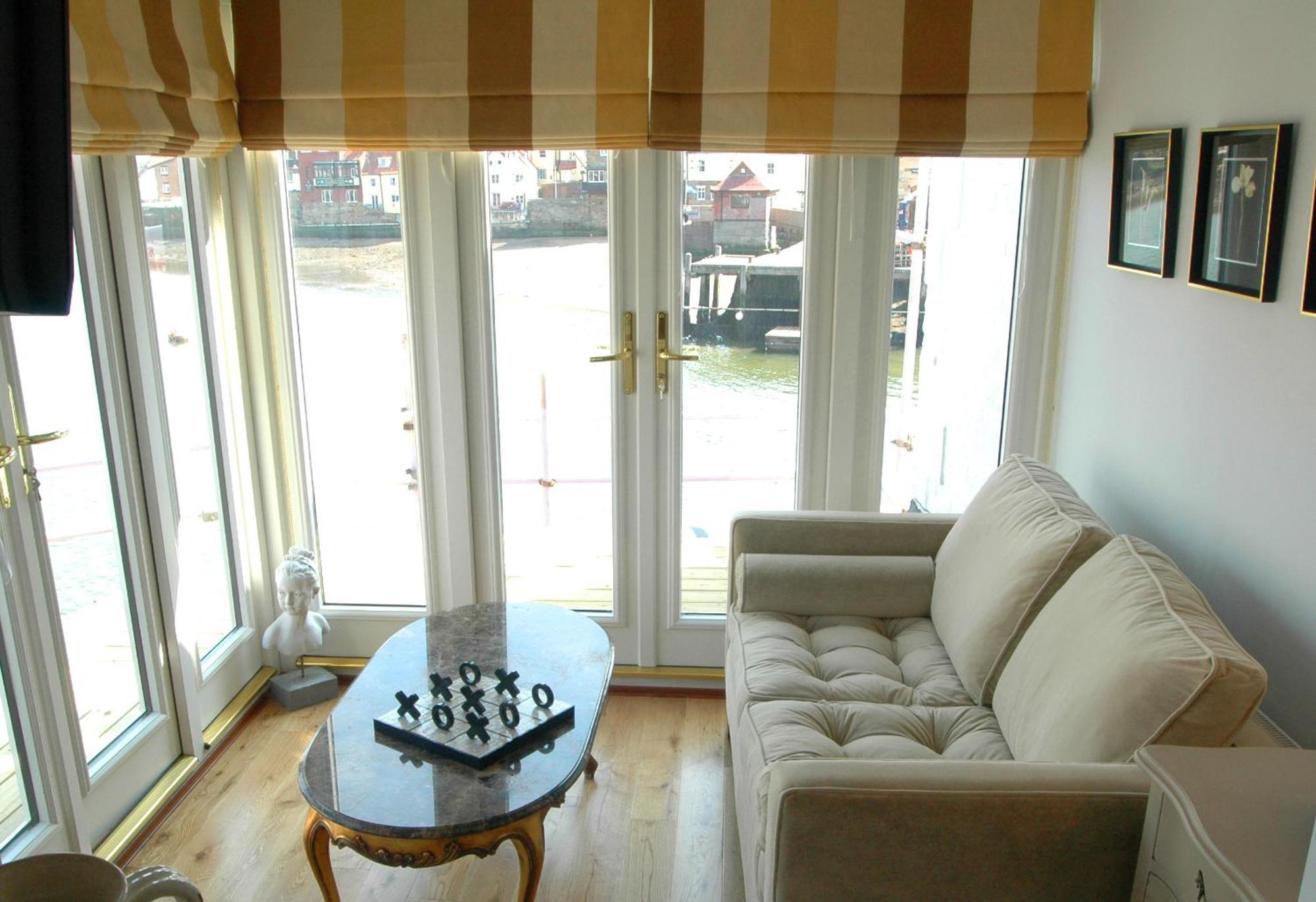 The Marine Hotel & Restaurant Whitby Bagian luar foto